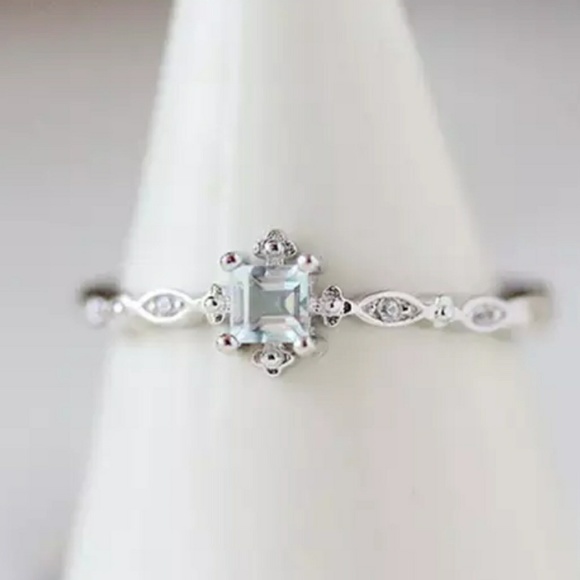 NEW Delicate Square Blue Stone Ring - Picture 4 of 5